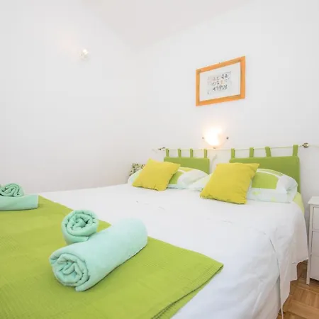 Apartament Front Mirjana